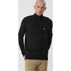 Czarny Golf Bakewell. Czarne bluzy męskie Born2be, xl, z aplikacjami, z jeansu, klasyczne, z golfem. Za 59,99 zł.
