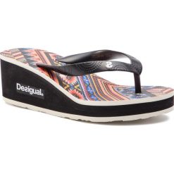 Japonki DESIGUAL - Shoes Lola Mexican 19SSHF19 2000 Czarny. Czarne klapki damskie Desigual, bez wzorów, z tworzywa sztucznego, bez obcasa, na obcasie. W wyprzedaży za 109,00 zł.