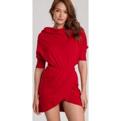 Czerwona Sukienka Aquaneh. Czerwone sukienki damskie Renee, xl, bez wzorów, z dzianiny, bez kołnierzyka, bez rękawów. W wyprzedaży za 79,99 zł.