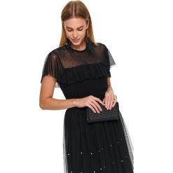 Portfel z metalowymi nitami. Czarne portfele damskie Top Secret, bez wzorów, ze skóry ekologicznej. W wyprzedaży za 39,99 zł.