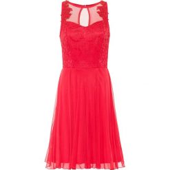 Sukienka z koronką bonprix czerwony. Czerwone sukienki damskie bonprix, w koronkowe wzory, z koronki, eleganckie, bez kołnierzyka, bez rękawów. Za 149,99 zł.
