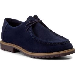 Mokasyny CLARKS - Griffin Mellow 261267144 Navy Suede. Niebieskie mokasyny damskie Clarks, bez wzorów, z zamszu, bez obcasa, na obcasie, bez zapięcia. W wyprzedaży za 239,00 zł.