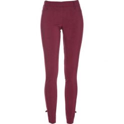 Spodnie ze stretchem bonprix czerwony rododendron. Fioletowe spodnie damskie bonprix. Za 129,99 zł.