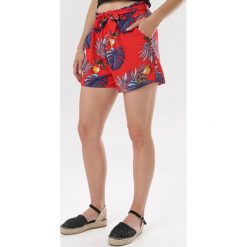 Czerwone Szorty Chenetina. Czerwone szorty damskie Born2be, xl, bez wzorów. W wyprzedaży za 19,99 zł.