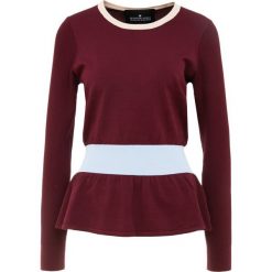 DESIGNERS REMIX CASEY PEPLUM Sweter colourblocked. Białe swetry klasyczne damskie marki DESIGNERS REMIX, z elastanu, polo. Za 839,00 zł.