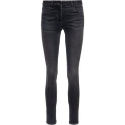 Jeansy Skinny Fit Patrizia Pepe 8J0509/A1HIA-K158. Czarne jeansy damskie Patrizia Pepe. W wyprzedaży za 369,00 zł.