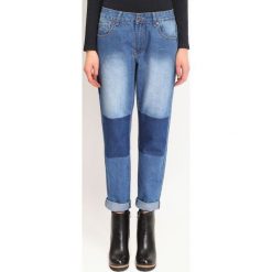 Spodnie długie damskie. Niebieskie spodnie damskie Top Secret, z jeansu. W wyprzedaży za 39,99 zł.
