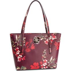 Torebka GUESS - Open Road (PF) HWPF71 86230 FLORAL. Czerwone torebki klasyczne damskie Guess, z aplikacjami, ze skóry ekologicznej, na ramię, bez dodatków. W wyprzedaży za 349,00 zł.