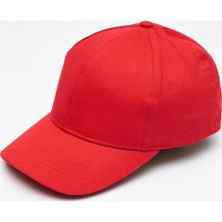 Czapka z daszkiem - Czerwony. Czerwone czapki damskie Cropp, bez wzorów. Za 39,99 zł.