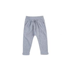 Spodnie niemowlęce dziewczęce. Niebieskie spodnie niemowlęce marki TXM. Za 15,99 zł.