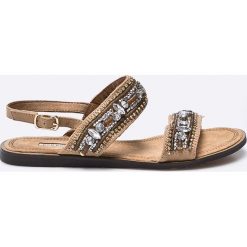 Corina - Sandały Bom Bon Chic. Białe klapki damskie Corina, bez wzorów, z materiału, bez obcasa, na szpilce. W wyprzedaży za 49,90 zł.