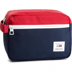 Kosmetyczka TOMMY JEANS - Tju Original Washbag AU0AU00464 901. Czerwone kosmetyczki męskie Tommy Jeans, bez wzorów, z jeansu. W wyprzedaży za 119,00 zł.