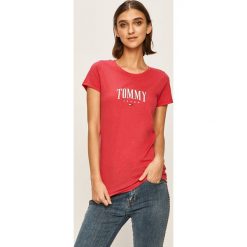 Tommy Jeans - T-shirt. Białe bluzki damskie Tommy Jeans, s, z nadrukiem, z bawełny, z okrągłym kołnierzem, z krótkim rękawem. W wyprzedaży za 79,90 zł.