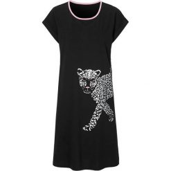 Cellbes Koszula nocna Czarny female czarny 50/52. Czarne koszule nocne damskie Cellbes, z nadrukiem, bez kołnierzyka, z krótkim rękawem. Za 89,00 zł.
