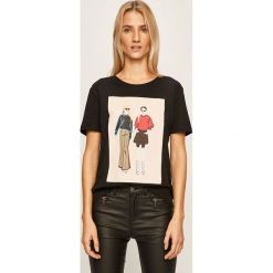 Jacqueline de Yong - T-shirt. Białe bluzki damskie Jacqueline de Yong, s, z nadrukiem, z bawełny, z okrągłym kołnierzem. W wyprzedaży za 49,90 zł.
