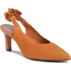 Sandały TAMARIS - 1-29602-24 Sunset Suede 621. Pomarańczowe klapki damskie Tamaris, bez wzorów, ze skóry, bez obcasa, na obcasie. W wyprzedaży za 159,00 zł.