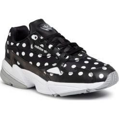 Buty adidas - Falcon W EH3522 Cblack/Crywht/Gretwo. Czarne półbuty damskie Adidas, bez wzorów, ze skóry, bez obcasa, na płaskiej podeszwie, bez zapięcia. W wyprzedaży za 259,00 zł.