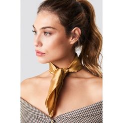 NA-KD Accessories Szalik Solid Satin - Gold. Różowe szaliki damskie marki NA-KD Accessories, z materiału. Za 40,95 zł.