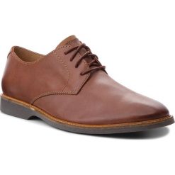 Półbuty CLARKS - Atticus Lace 261361567 Mohogany Leather. Pomarańczowe buty wizytowe męskie marki Clarks, ze skóry. W wyprzedaży za 229,00 zł.