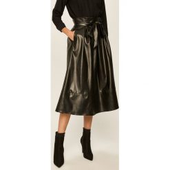 Answear - Spódnica. Czarne spódniczki damskie ANSWEAR, na co dzień, xl, bez wzorów, z poliesteru, casualowe, z podwyższonym stanem, mini, proste. W wyprzedaży za 139,90 zł.