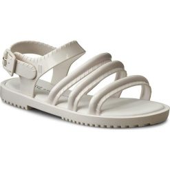 Sandały MELISSA - Flox + Vitorino Campos 31852 White 01177. Białe klapki damskie Melissa, bez wzorów, z tworzywa sztucznego, bez obcasa. W wyprzedaży za 169,00 zł.
