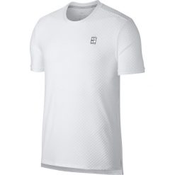 Nike Koszulka Biały. Białe podkoszulki męskie Nike, xl, z aplikacjami, z elastanu, bez kołnierzyka, z krótkim rękawem, krótkie. Za 188,95 zł.