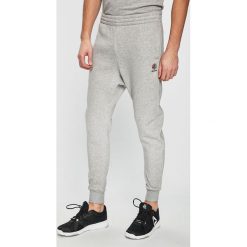 Reebok Classic - Spodnie. Szare spodnie męskie Reebok Classic, na co dzień, xl, bez wzorów, z bawełny, casualowe. W wyprzedaży za 149,90 zł.