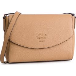 Torebka DKNY - Noho-Flp Cbody-Kona R91EHA76 Latte LAT. Brązowe listonoszki damskie DKNY, bez wzorów, ze skóry, bez dodatków. W wyprzedaży za 639,00 zł.