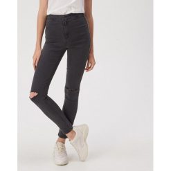 Jeansy skinny z rozcięciami - Szary. Szare jeansy damskie Sinsay, bez wzorów, z jeansu. Za 59,99 zł.