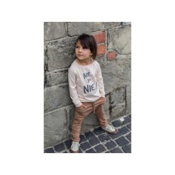 BLUZKA ADI LINEN. Brązowe t-shirty chłopięce marki M-art-a-baby, z nadrukiem, z elastanu, z długim rękawem. Za 65,00 zł.