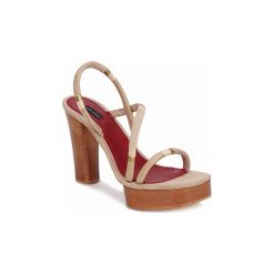 Sandały Marc Jacobs MJ16435. Brązowe sandały damskie marki Marc Jacobs, bez wzorów, bez obcasa, bez zapięcia. Za 1751,20 zł.