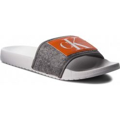 Klapki CALVIN KLEIN JEANS - Val Felt SE8599 Airforce Grey. Szare klapki męskie marki Calvin Klein Jeans, bez wzorów, z jeansu. W wyprzedaży za 189,00 zł.