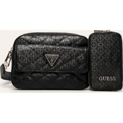 Guess Jeans - Torebka. Różowe listonoszki damskie Guess Jeans, w paski, z bawełny, na ramię, małe, bez dodatków. W wyprzedaży za 459,90 zł.