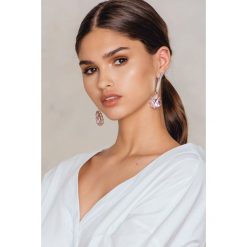 Kolczyki damskie: NA-KD Accessories Wiszące kolczyki diamentowe – Pink,Silver