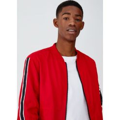 Kurtka bomber w różnych kolorach. Czerwone kurtki męskie bomber Pull&Bear, m. Za 89,90 zł.