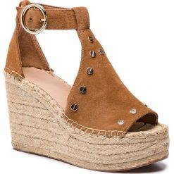 Espadryle GUESS - Karien FL6KEN SUE04 BROWN. Pomarańczowe espadryle damskie Guess, z aplikacjami, ze skóry, bez obcasa, na obcasie. W wyprzedaży za 579,00 zł.