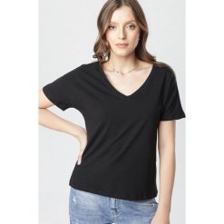 Czarny T-shirt Wrafdiff. Czarne bluzki damskie Born2be, s, bez wzorów, z dzianiny, bez kołnierzyka. Za 54,99 zł.