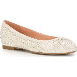 Buty damskie. Niebieskie baleriny damskie Wittchen, bez wzorów, ze skóry, klasyczne, bez obcasa. W wyprzedaży za 279,90 zł.