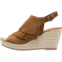 Rzymianki damskie: Minnetonka ASHLEY Sandały na koturnie dusty brown