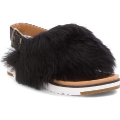 Sandały UGG - Holly 1019870 W/Blk. Czarne klapki damskie Ugg, bez wzorów, ze skóry, bez obcasa. W wyprzedaży za 419,00 zł.