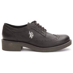 Półbuty w kolorze ciemnobrązowym. Brązowe półbuty damskie sznurowane marki U.S. Polo Assn., Versace Jeans, z okrągłym noskiem. W wyprzedaży za 279,95 zł.