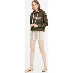 Bluza z kapturem i logo. Brązowe bluzy damskie Pull&Bear, bez wzorów, bez rękawów, z kapturem. Za 89,90 zł.