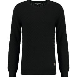 Swetry klasyczne męskie: Lindbergh STRUCTURE ONECK Sweter black