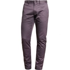 J.CREW PANT IN STRETCH Chinosy coal grey. Szare spodnie męskie marki J.CREW, m, bez wzorów, z elastanu. Za 399,00 zł.