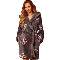 L&L Szlafrok damski 8129 onyx-pink, wielo barwny, 170 L/XL. Różowe szlafroki damskie L&L, xl, bez wzorów, z poliesteru, bez rękawów, bez kaptura. W wyprzedaży za 176,00 zł.