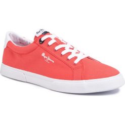 Tenisówki PEPE JEANS - Kenton Basic Man PMS30604 Red 255. Czerwone półbuty męskie Pepe Jeans, na co dzień, bez wzorów, z jeansu, bez zapięcia. W wyprzedaży za 169,00 zł.