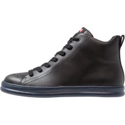Camper RUNNER FOUR Sneakersy wysokie black. Czarne trampki męskie Camper, bez wzorów, ze skóry, bez zapięcia. Za 509,00 zł.