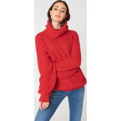 Golfy damskie: NA-KD Trend Sweter oversize z golfem – Red
