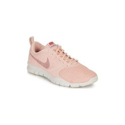 Fitness buty Nike FLEX ESSENTIAL TRAINING W. Różowe buty sportowe damskie Nike, bez wzorów, na fitness i siłownię, nike flex. W wyprzedaży za 215,10 zł.