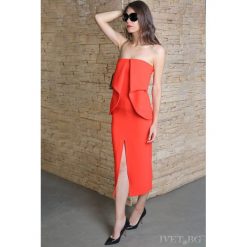 Sukienka ANABELL. Czerwone sukienki damskie Sukienka ANABELL, l, bez wzorów, eleganckie, bez kołnierzyka, bez rękawów. W wyprzedaży za 199,00 zł.